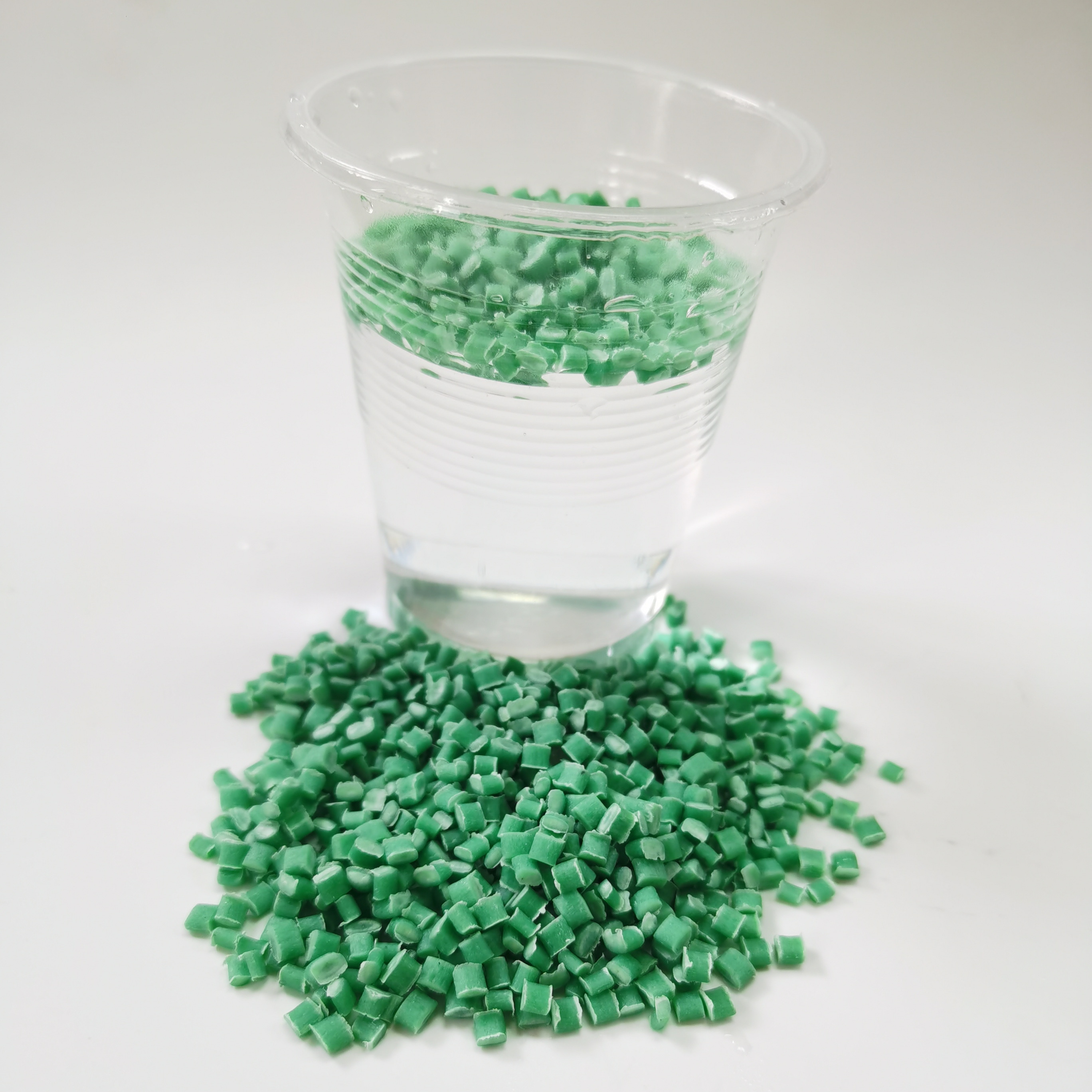 绿色再生颗粒塑料粒子